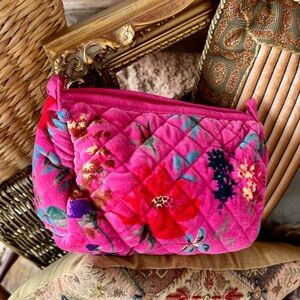 Luxe Velvet Cosmetic Bag💄